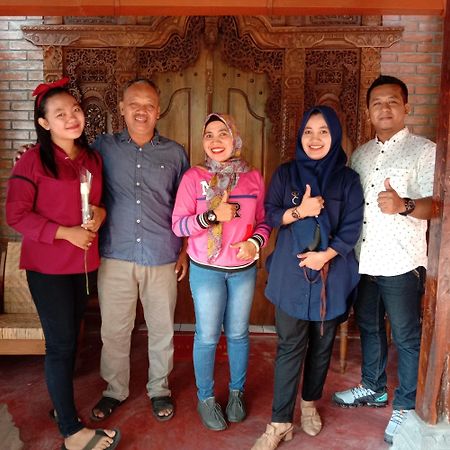Rumah Ukhi Guest House Cebongan Exterior foto