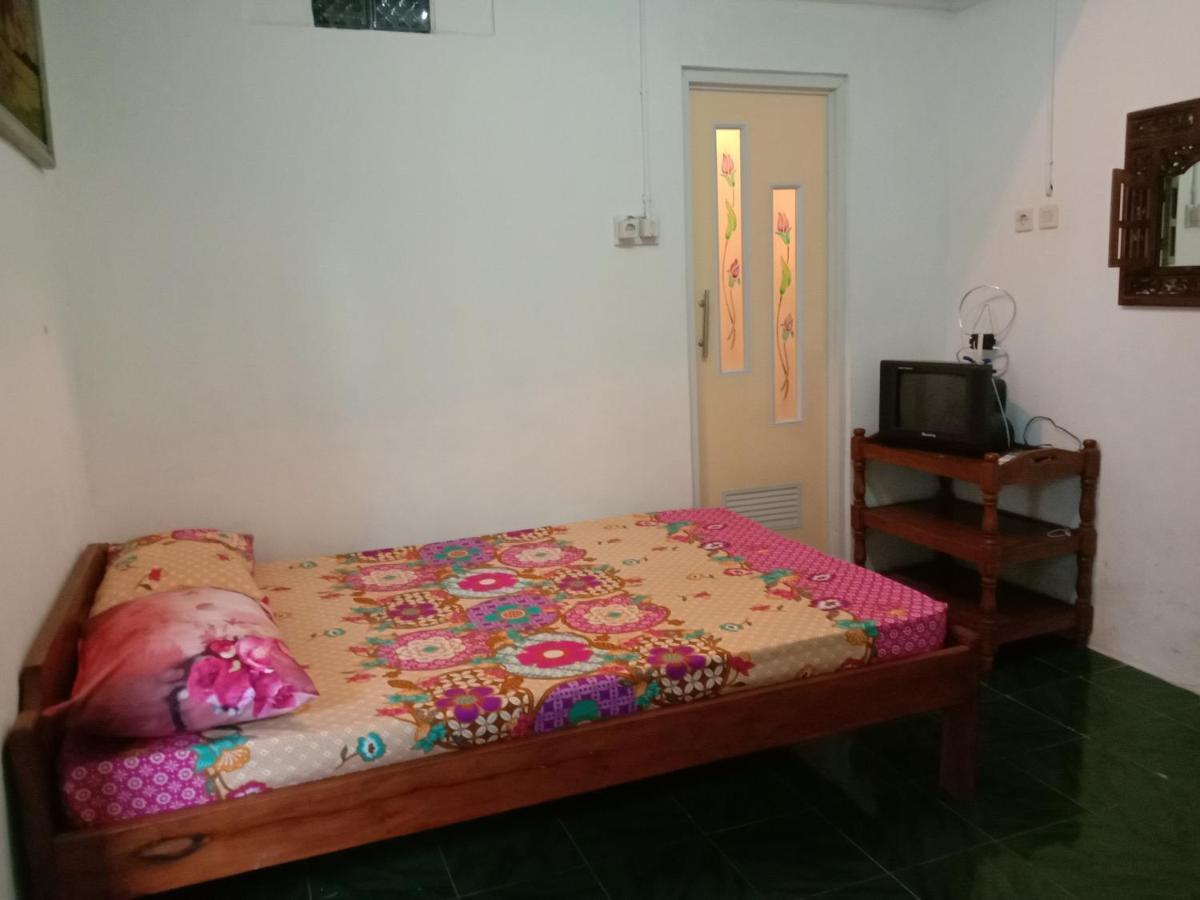 Rumah Ukhi Guest House Cebongan Exterior foto