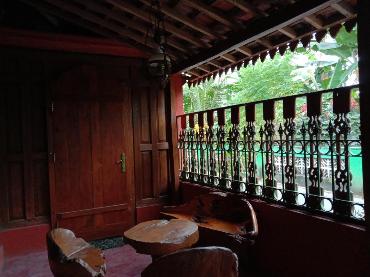 Rumah Ukhi Guest House Cebongan Exterior foto