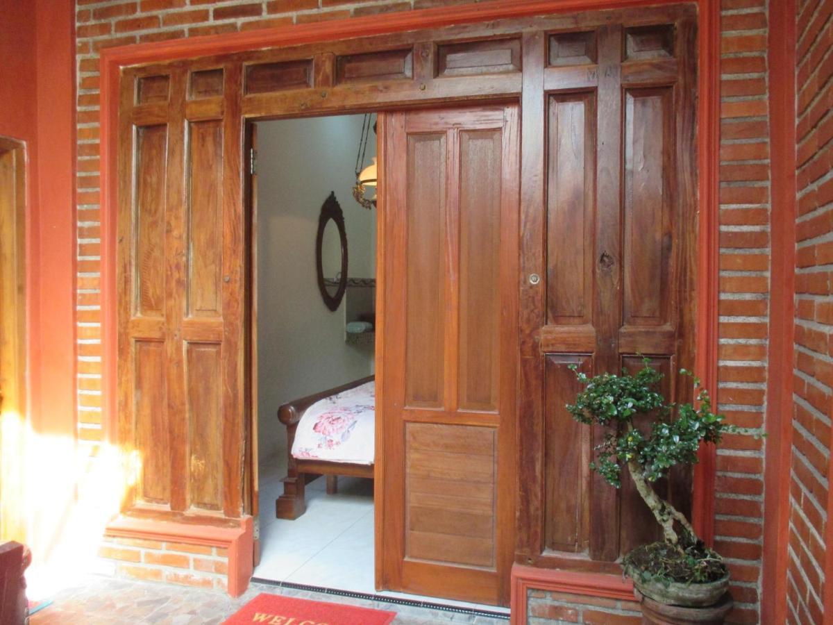 Rumah Ukhi Guest House Cebongan Exterior foto