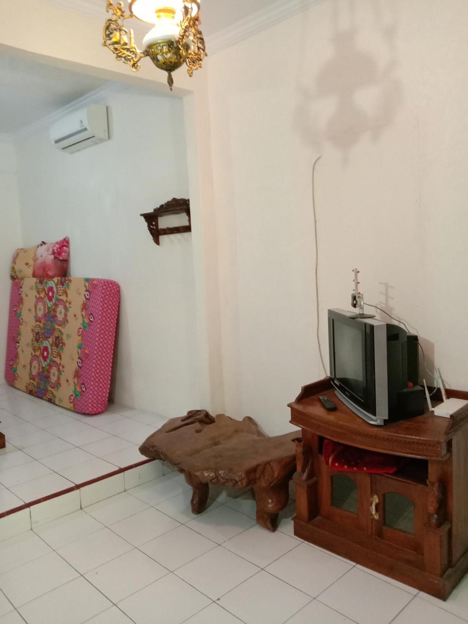 Rumah Ukhi Guest House Cebongan Exterior foto