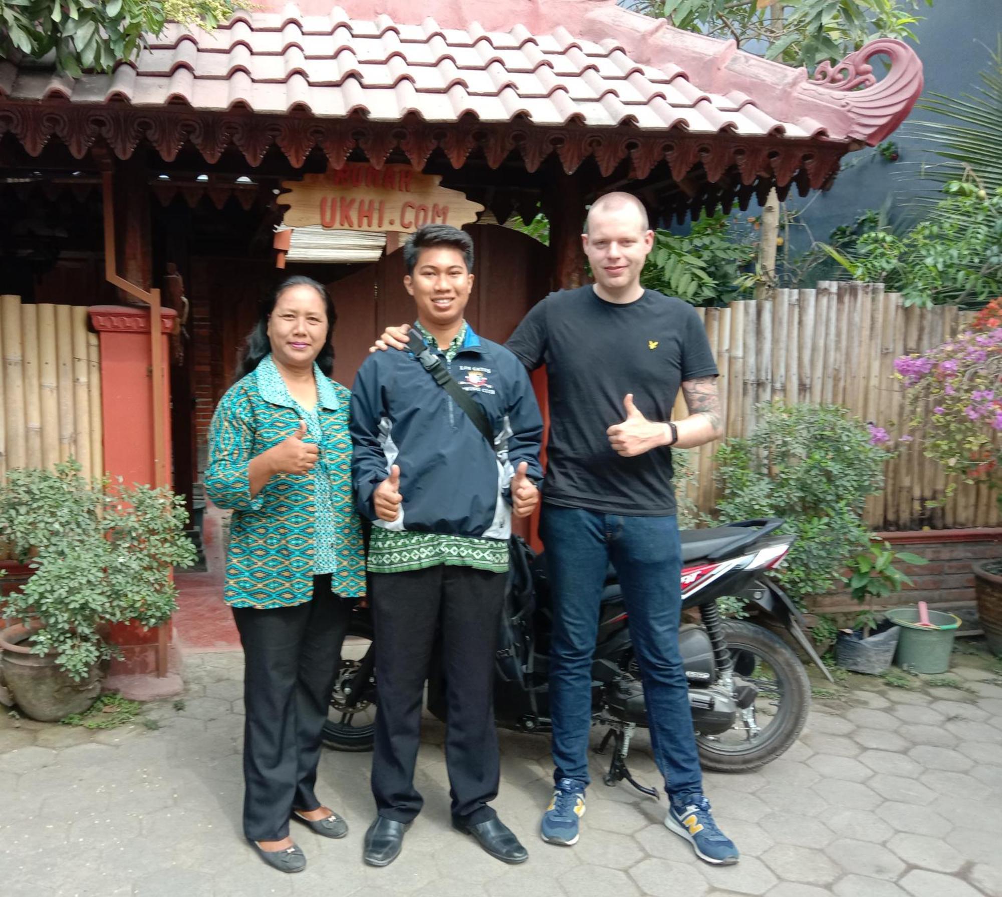 Rumah Ukhi Guest House Cebongan Exterior foto