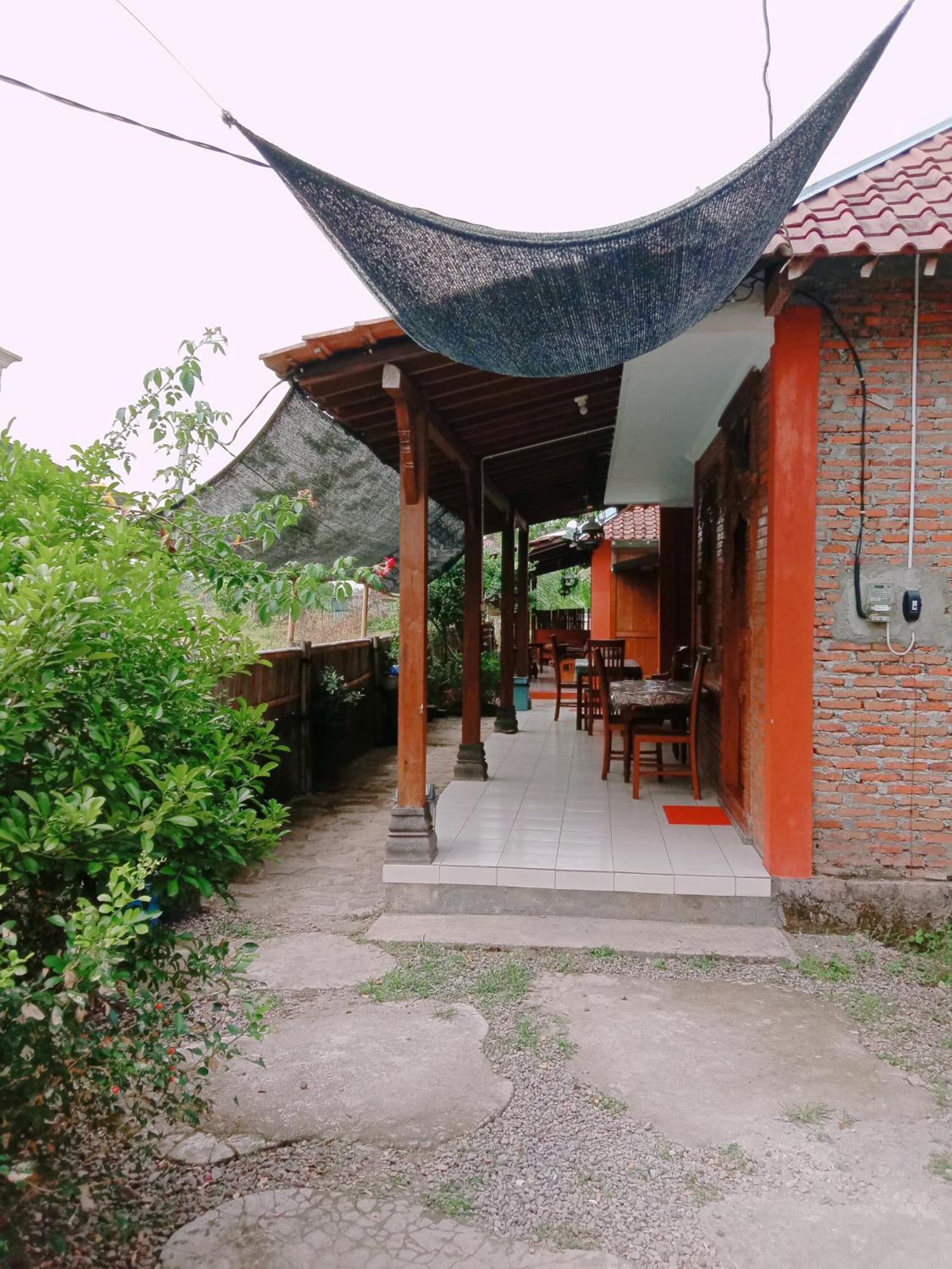 Rumah Ukhi Guest House Cebongan Exterior foto