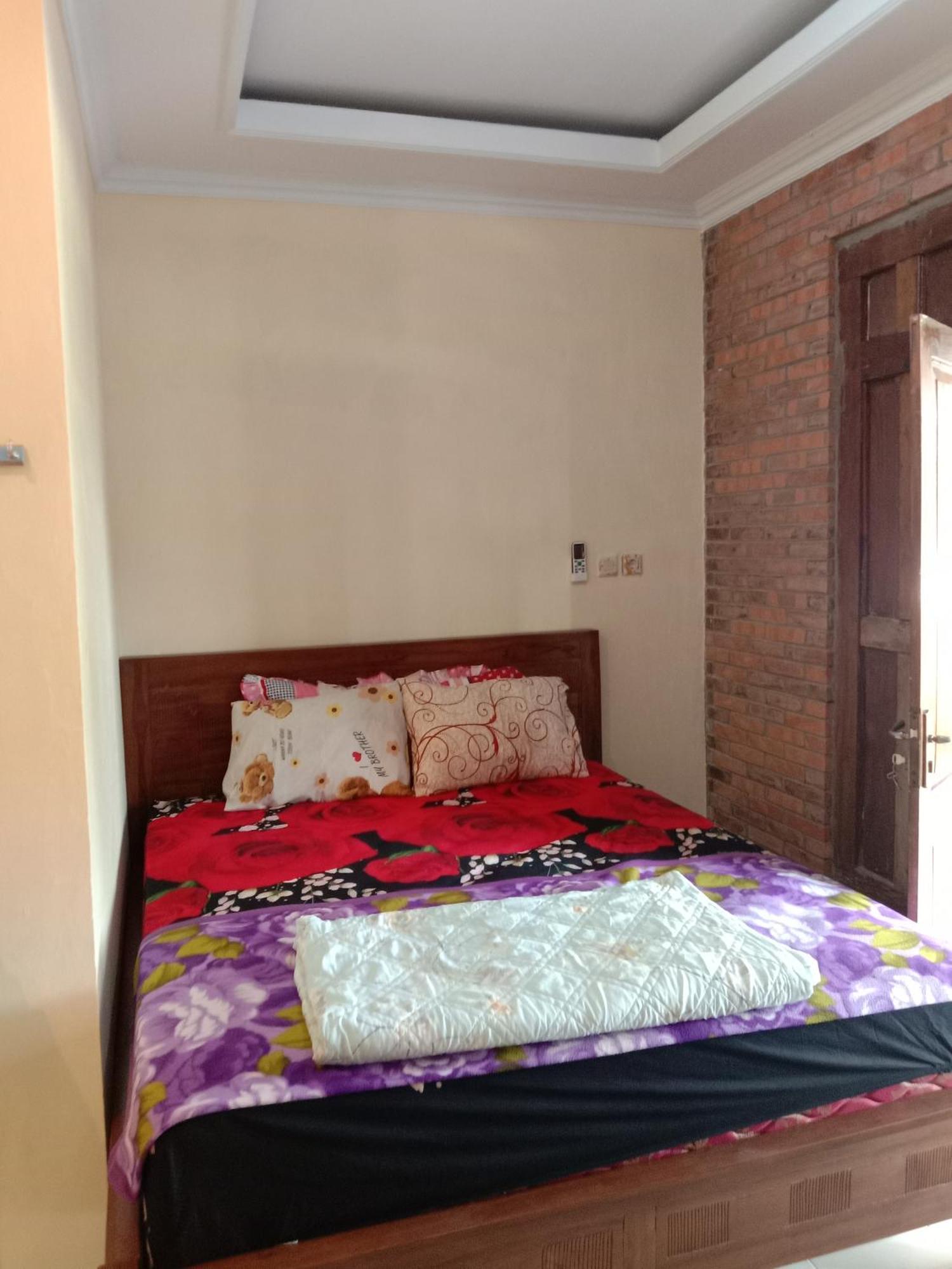 Rumah Ukhi Guest House Cebongan Exterior foto