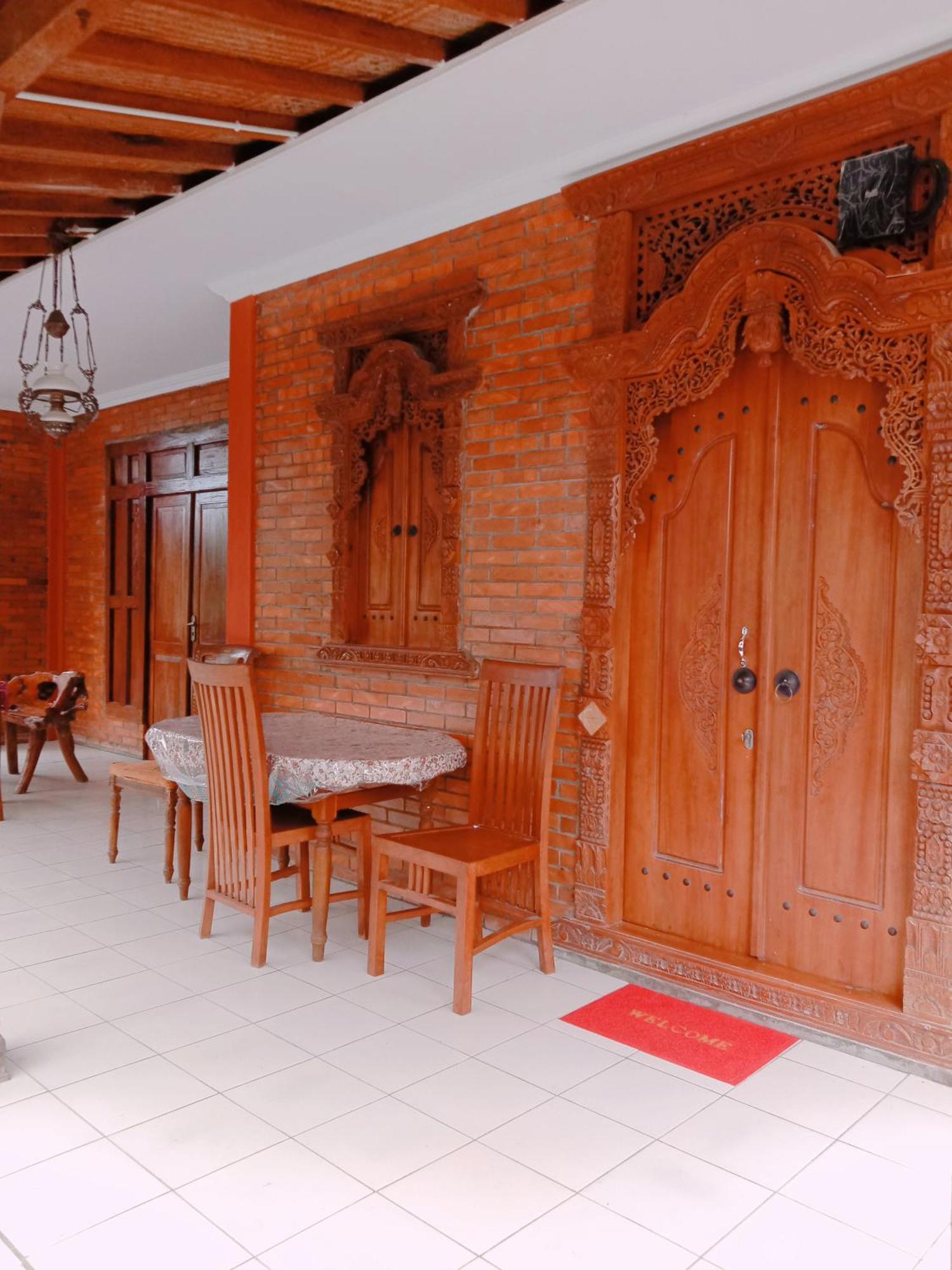 Rumah Ukhi Guest House Cebongan Exterior foto