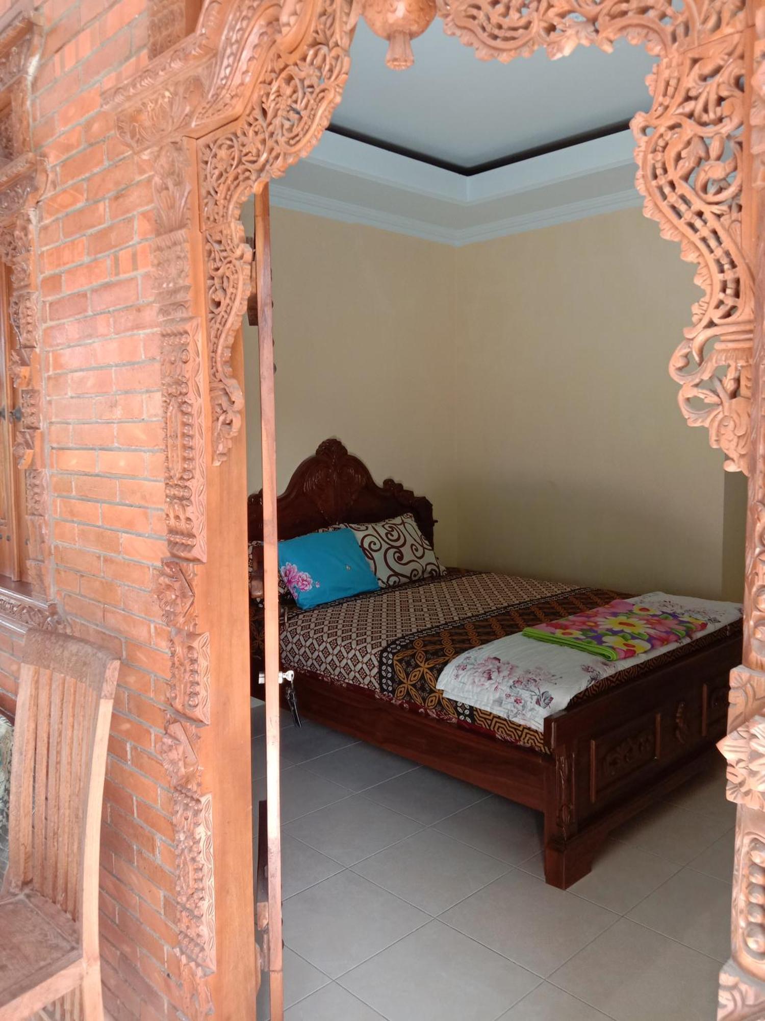 Rumah Ukhi Guest House Cebongan Exterior foto