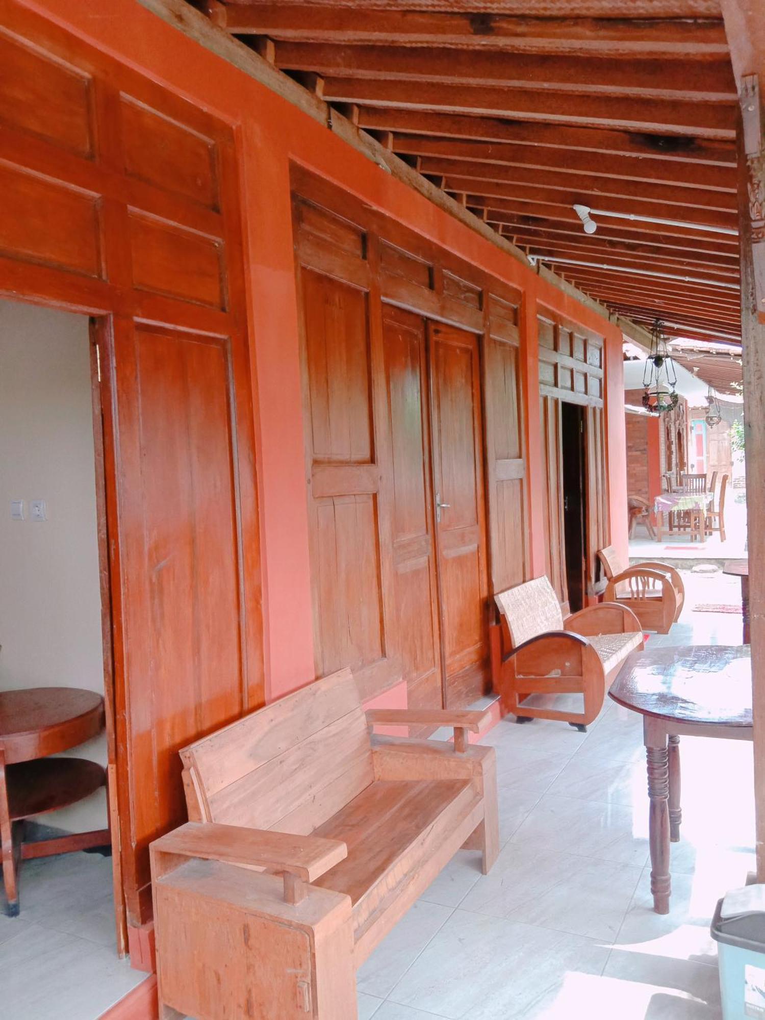 Rumah Ukhi Guest House Cebongan Exterior foto