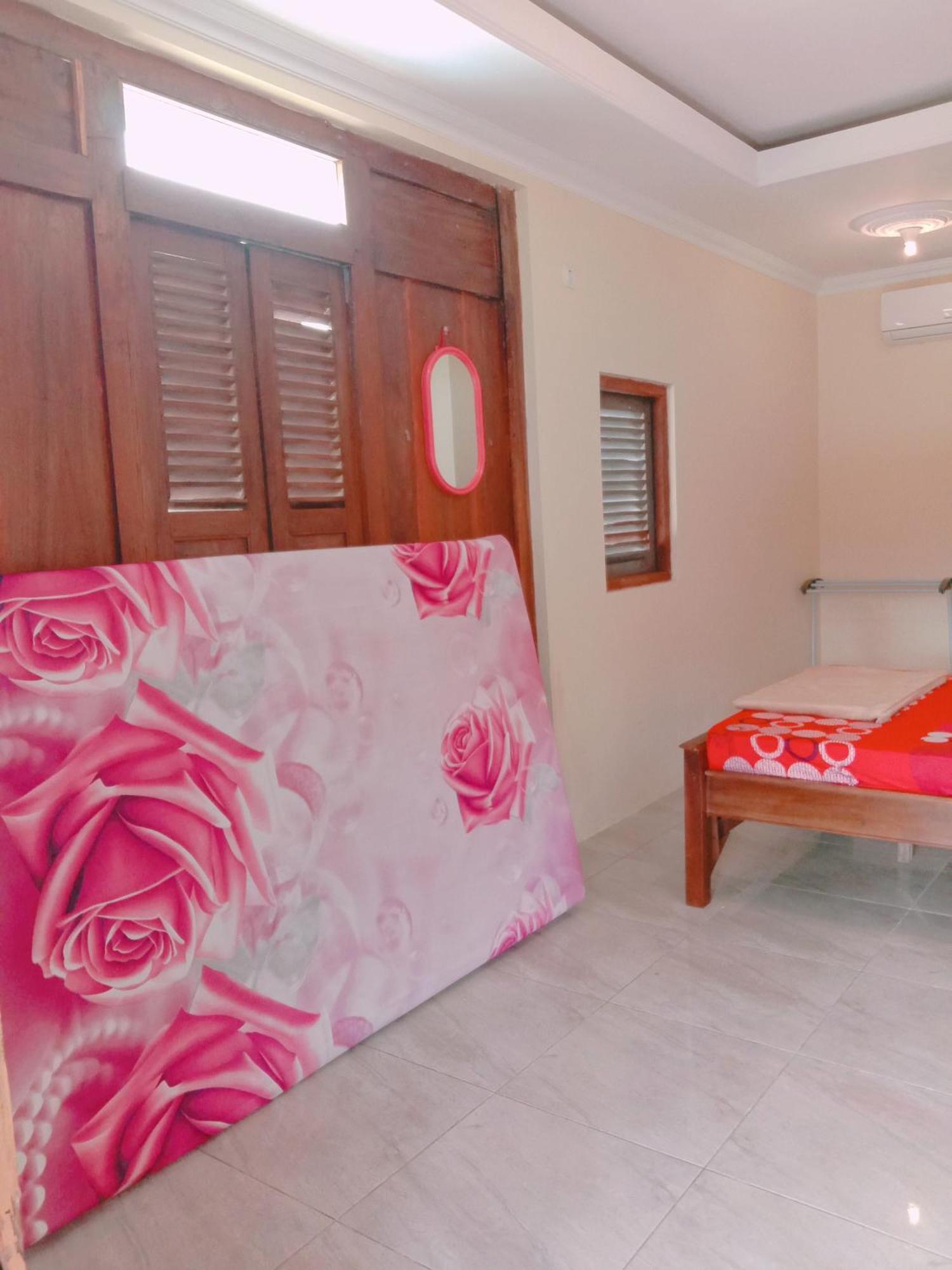 Rumah Ukhi Guest House Cebongan Exterior foto