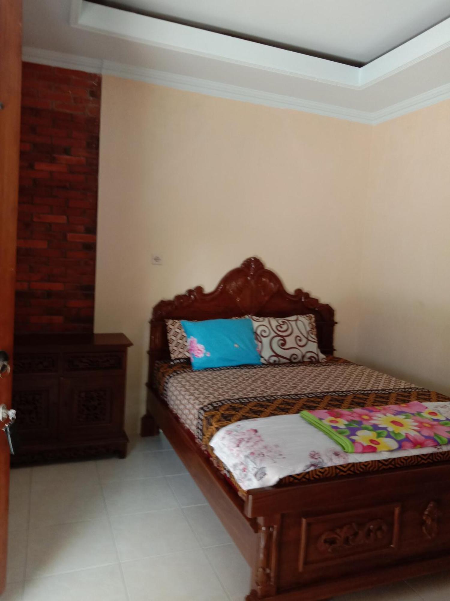 Rumah Ukhi Guest House Cebongan Exterior foto