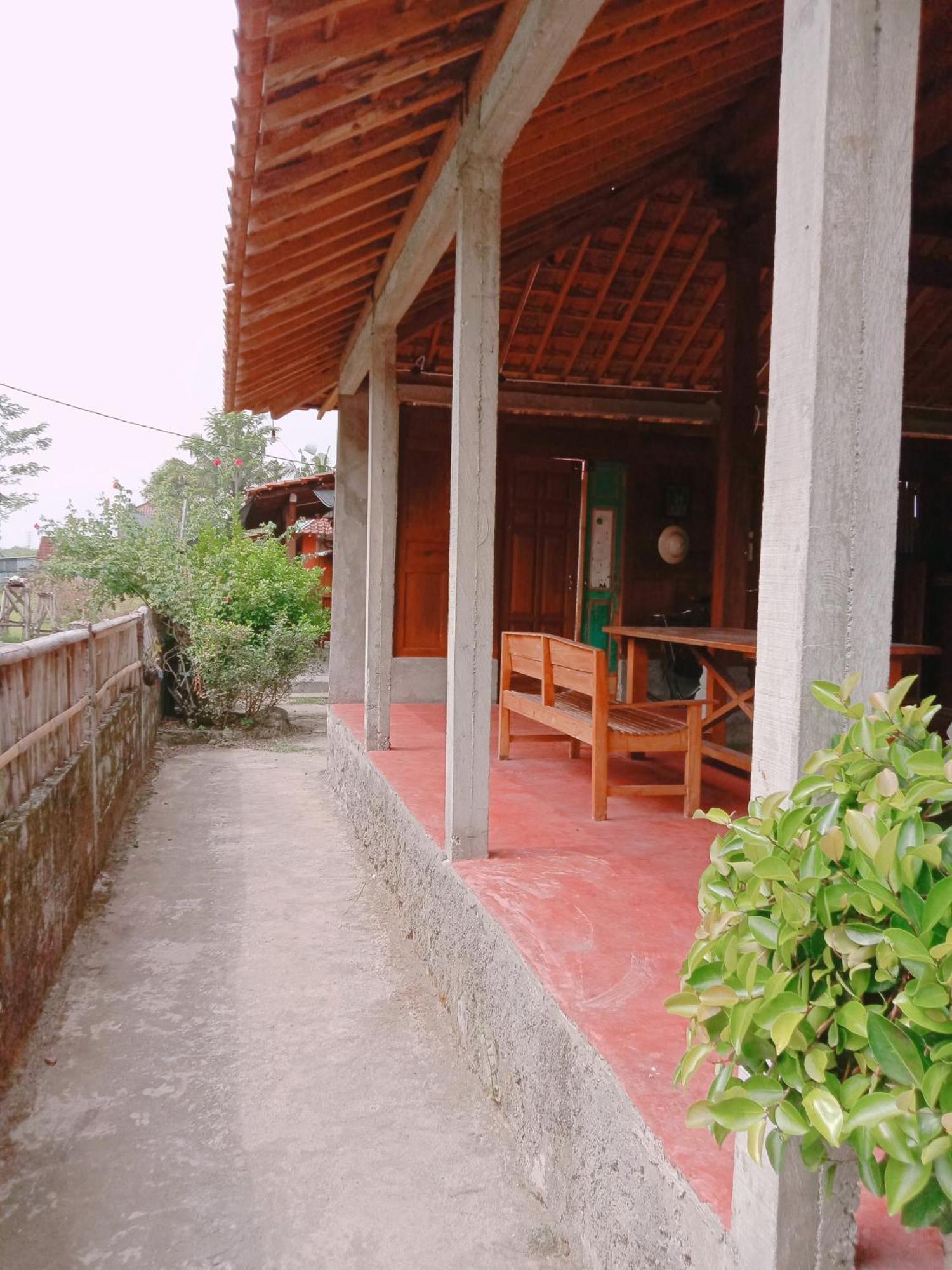 Rumah Ukhi Guest House Cebongan Exterior foto
