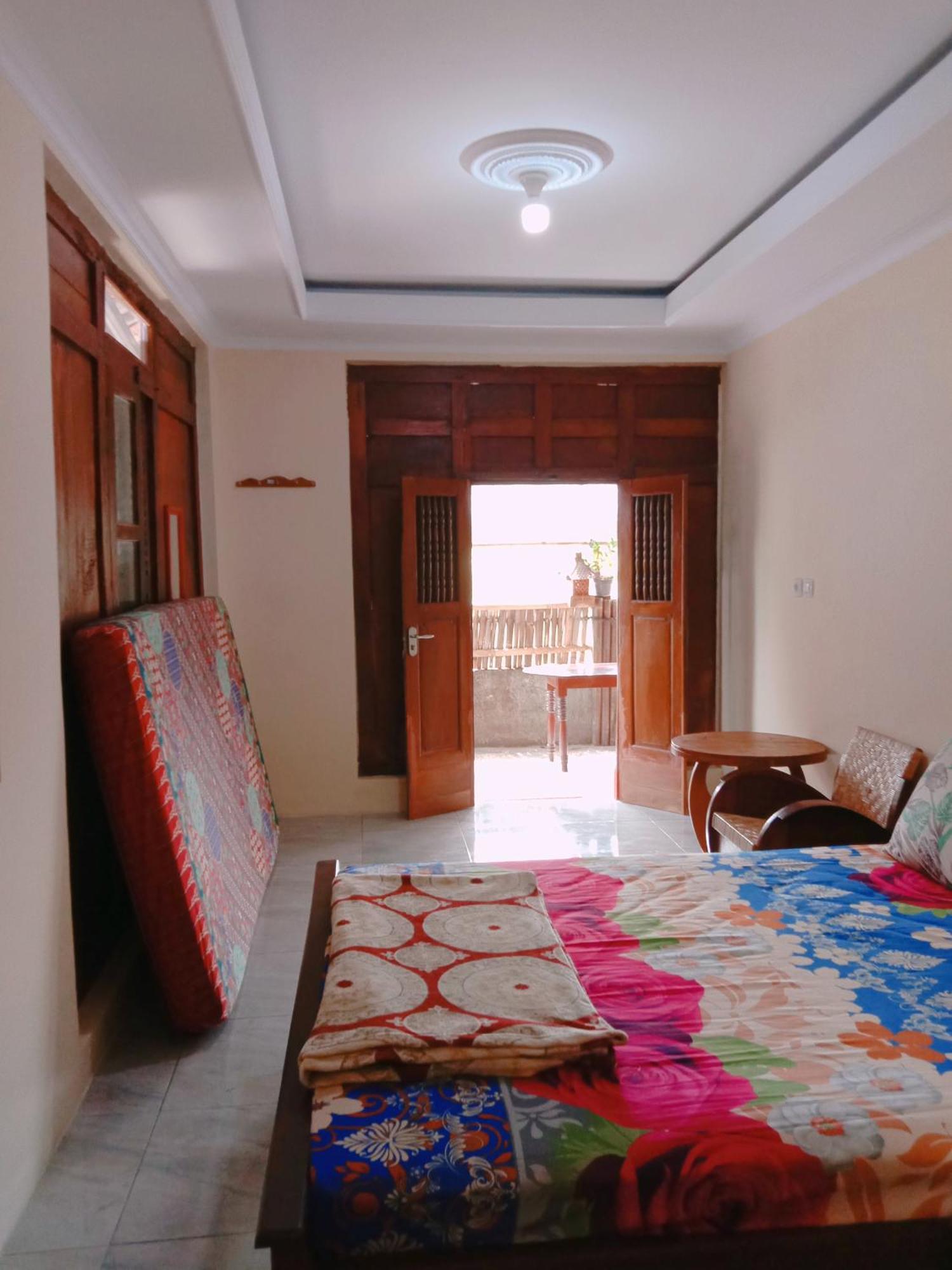Rumah Ukhi Guest House Cebongan Exterior foto