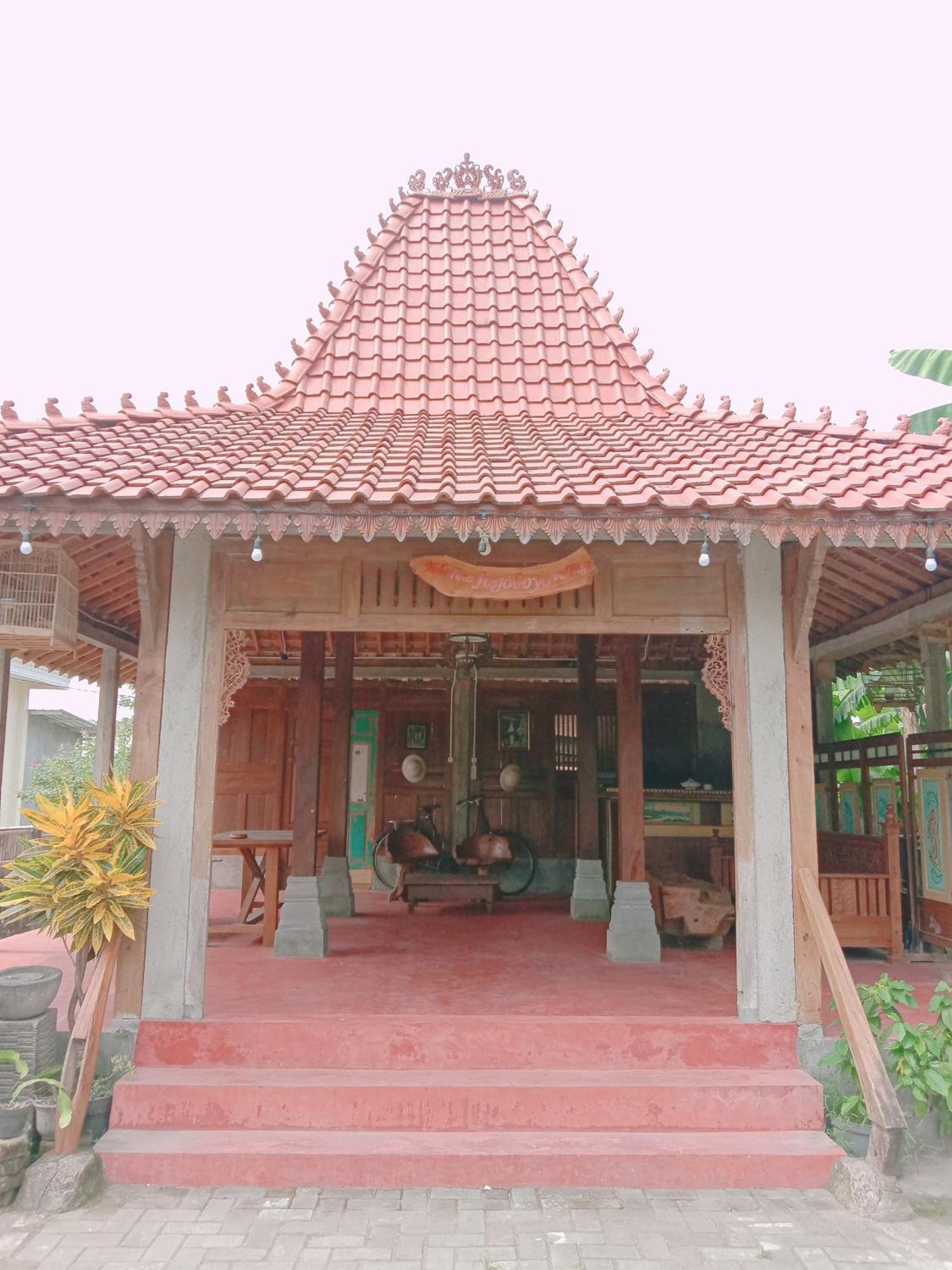 Rumah Ukhi Guest House Cebongan Exterior foto