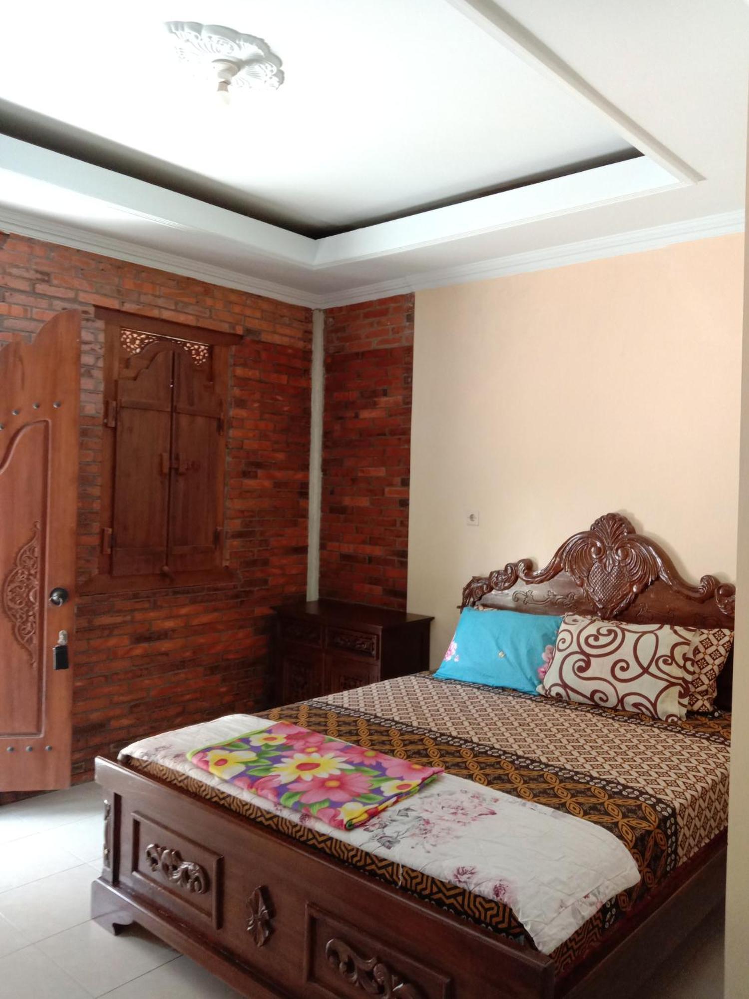 Rumah Ukhi Guest House Cebongan Exterior foto