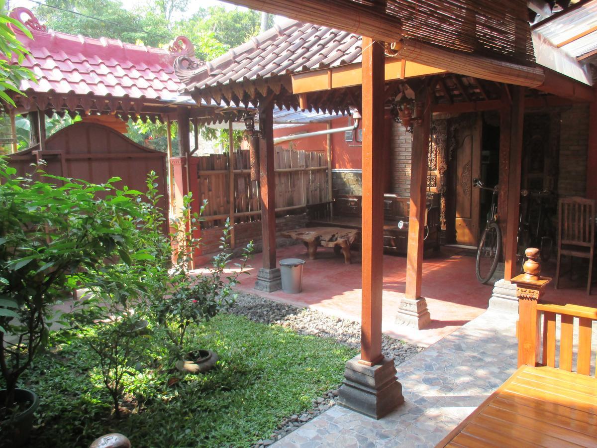 Rumah Ukhi Guest House Cebongan Exterior foto